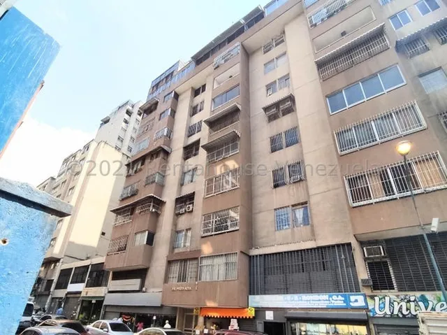  Apartamento En Venta Parroquia La Candelaria 24-24059
