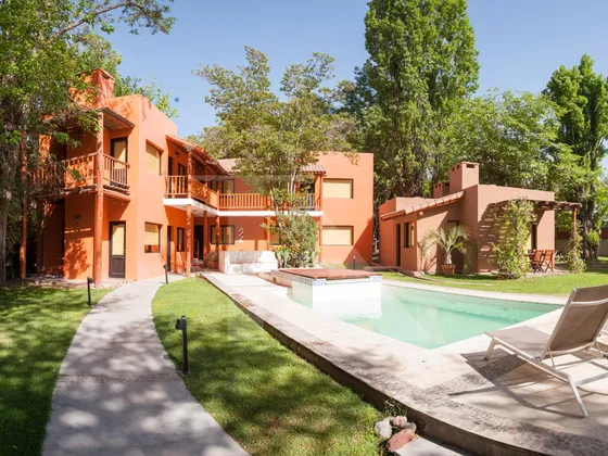 Posada En Venta Chacras De Coria - 8 Ambientes- Postales Green Aparts
