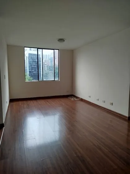 Apartamento Muy Iluminado Y Con Vista Panorámica A La Ciudad