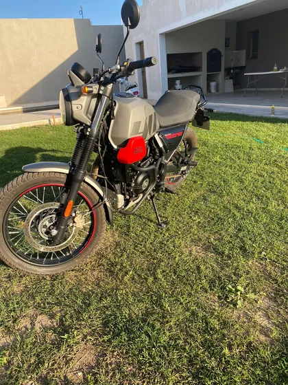 Royal Enfield Scram 411 Modelo 2023 Tiene 950 Millas