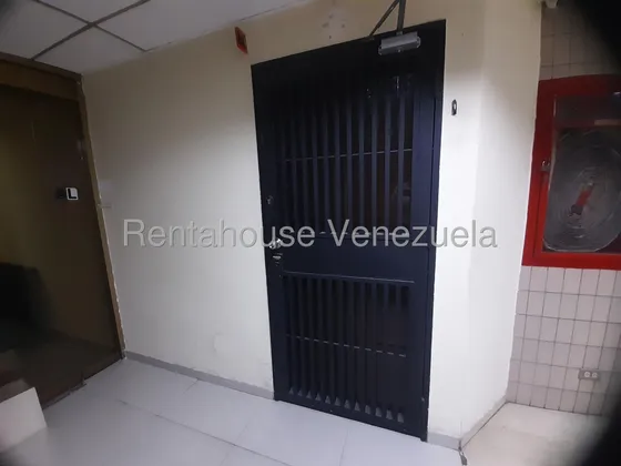 Estupenda Oficina En Alquiler Con Maravillosa Ubicación Sabana Grande. Jose Guerrero. Cod: 25-20886.