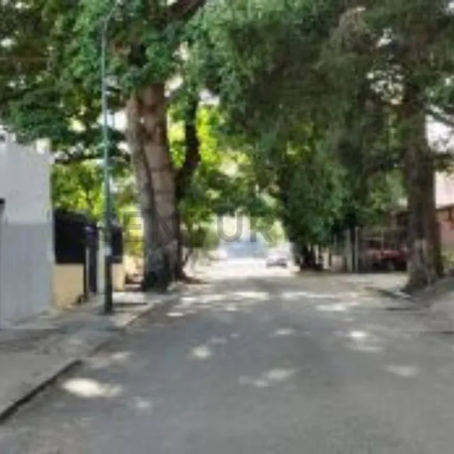 Ubicado En Calle Paralela A La Av Victoria.terreno Zonificación Comercial.