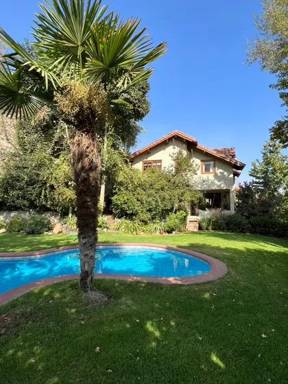 Casa Familiar Remodelada En El Arrayán Con Quincho Y Piscina
