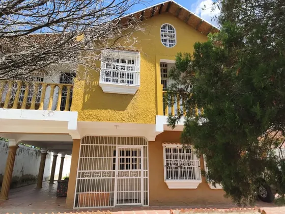 Venta Casa 1.001m2 Terreno En Las Morochas Iv, San Diego Carabobo. 5 Hab. Espaciosa. Por Angelica Acosta