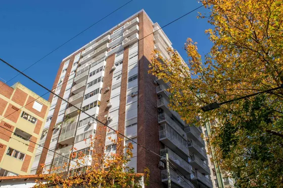 Departamento De 5 Ambientes Con Dependencia Y Cochera En Venta En Martinez