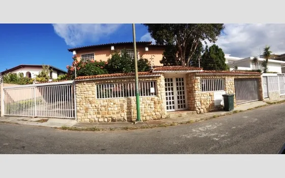 Casa En Prados Del Este Urbanización Cerrada