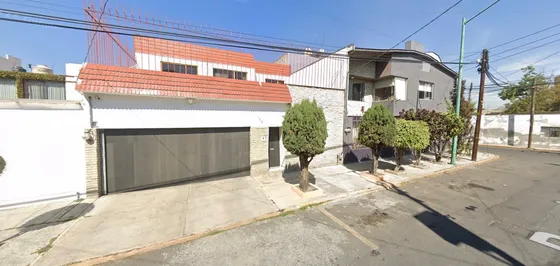 Casa En Venta De Dos Niveles, Ubicada En Americas Cardenas, Toluca De Lerdo