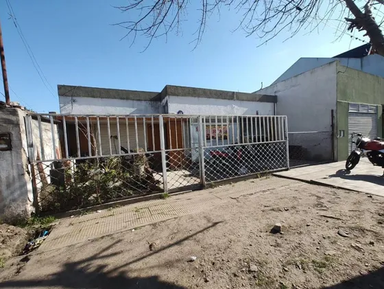 Casa A Refaccionar En Venta - 2 Dormitorios 1 Baño - 136mts2 - José Hernández, La Plata