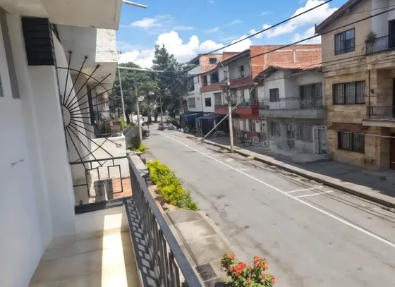 Casa En Venta Envigado - La Magnolia Cerca Al Parque Principal: $430.000.000 