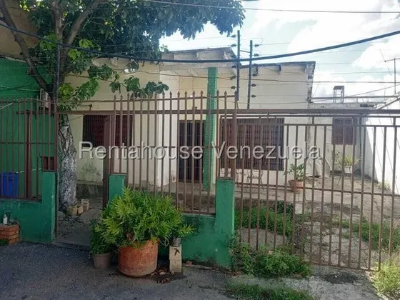 *jl/oportunidad Para Invertir O Renovar A Tu Estilo  Casa En Venta Bararida Barquisimeto  Lara, Venezuela/ José López/ #  25-20658/ 219 M² 