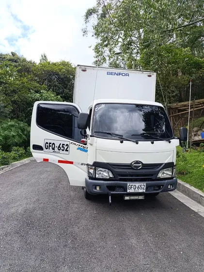 Hino Dutro 300