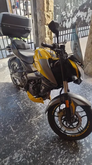 Rouser Ns 200