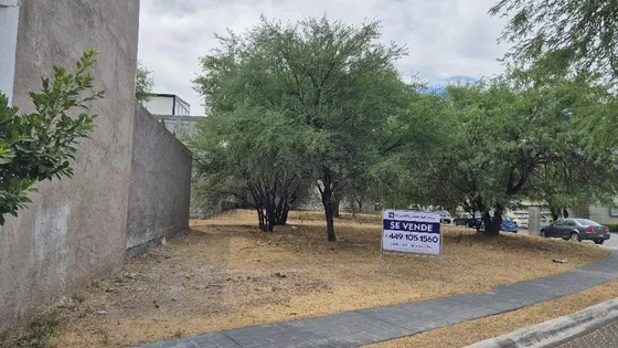 Terreno En Reserva San Nicolas Al Poniente De Ags En Esquina
