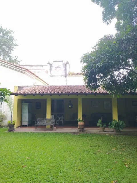Best House Vende Estupenda Casa En El Country Club Chacao, Caracas.