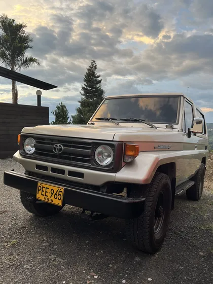 Toyota Land Cruiser 4.5 Fzj70