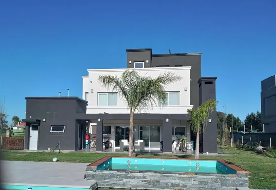 Venta Casa El Rebenque Con Pileta De 11 X 4, Galeria, Cocheras Y Sala De Juegos