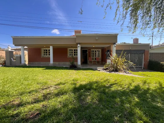 Casa + Departamento En Venta  B° Gómez  Frente A La Ruta Provincial N° 5  Cód 1403