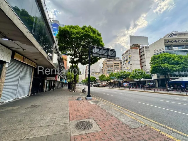 Chacao, En Plena Av. Francisco De Miranda !! Extraordinario Local Comercial A Pie De Calle, 57 M2, 1 Baño, Oficina, Área De Depósito. No Disponible Para Restaurante. Inmejorable Ubicación !!