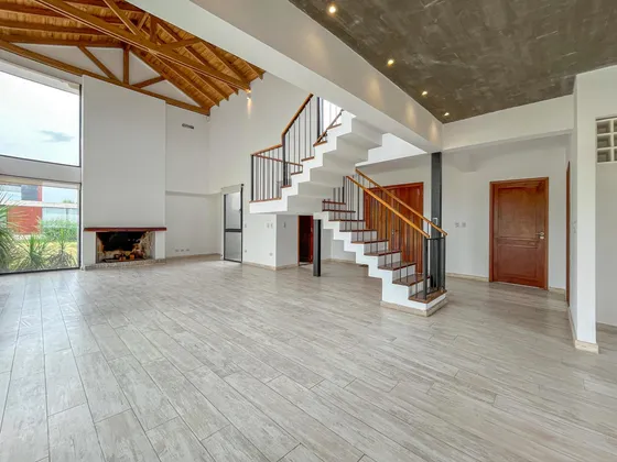Casa De 3 Dormitorios Con Pileta Vista Al Golf