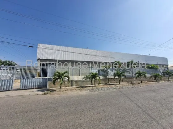 Dennymar, Alquila Galpón Ubicado En La Zona Industrial Iii Posee 1.500m2, Área De Oficinas, Luz Trifásica, Tanque Subterráneo De 90mil Lts. Comunícate Por Favor! B5a13402                              