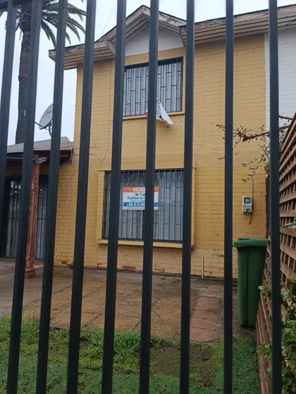 Casa Con Ampliación Ubicada En Calle Principal De La Comuna