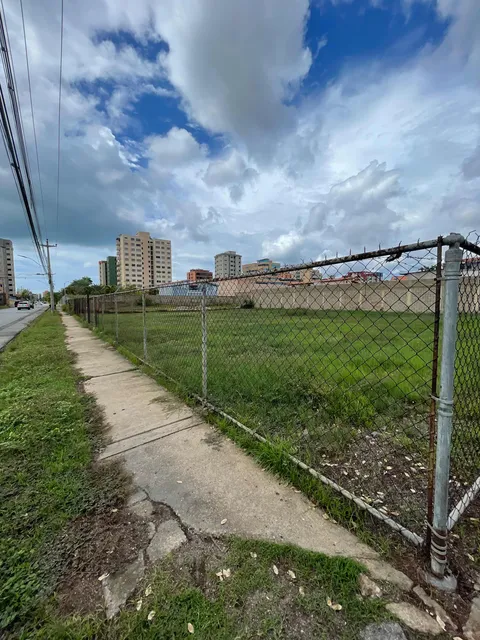Se Vende Terreno A Pie  De Calle En Esquina En Lecheria