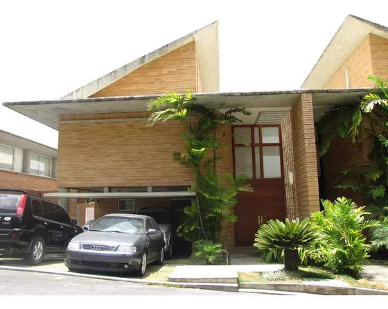 Una Joya Arquitectónica En Plena Naturaleza.quinta Espectacular En Urbanización Exclusiva, Privada Y Rodeada De Vegetación Imponente.un Refugio Elegante, Privado Y Rodeado De Naturaleza.en Oripoto