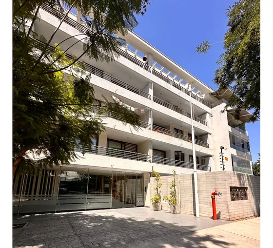 Amplio Depto. 1 Dorm+ 1 E+ B - Metro Simón Bolivar