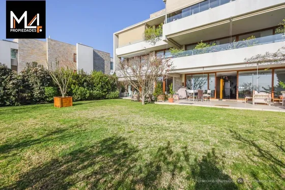 Dpto De 4 Dorm En Primer Piso Con Hermoso Jardín Propio