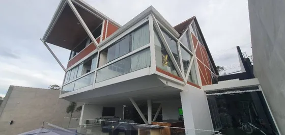 Casa De Tres Niveles En Las Marias (el Hatillo), Recien Remodelada