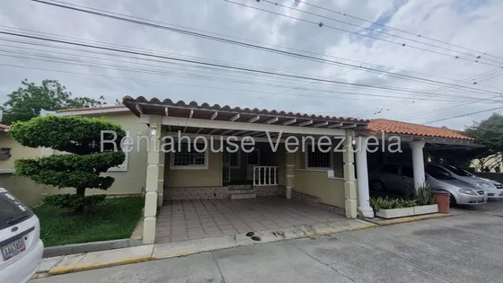 María Valera Te Ofrece Linda Casa En Venta En Urbanismo Privado En Cabudare, Amplias Habitaciones, 2 Baños, Sala De Estar, Cocina Remodelada, Bello Patio Para Compartir En Familia, Vigilancia 24/7.