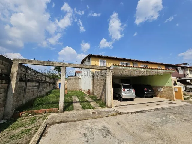 Excelente Casa Dos Pisos  En Venta Piso 1 Excelente Urbanización Privada Con Agua Constante Seguridad Bien Ubicado Listo Para Firmar Nela 25-15280
