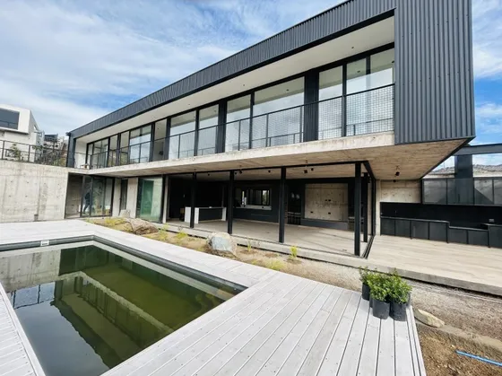 Nueva Moderna En Condominio 