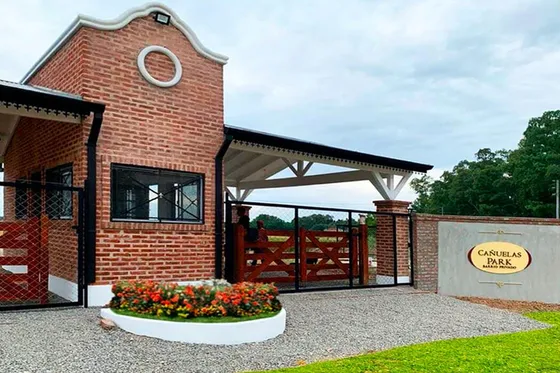 Lote Terreno De 962 M² En Barrio Cerrado Con Seguridad 24 Hs (se Acepta Permuta). A Tan Solo 35 Min De C.a.b.a. Cañuelas Park Club De Campo. Posible Financiación. 