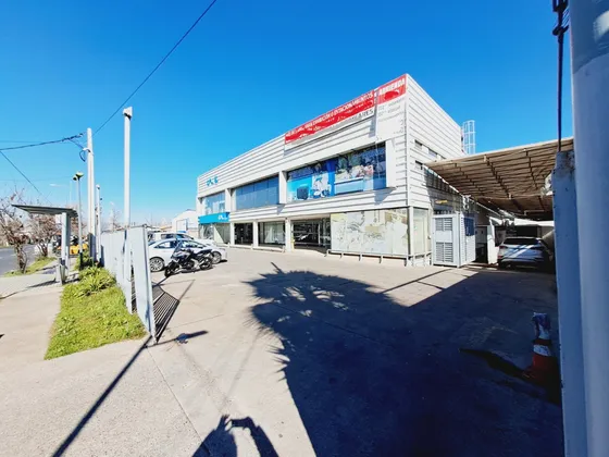 Local Con Estacionamientos Y Bodegas - Aeródromo Tobalaba