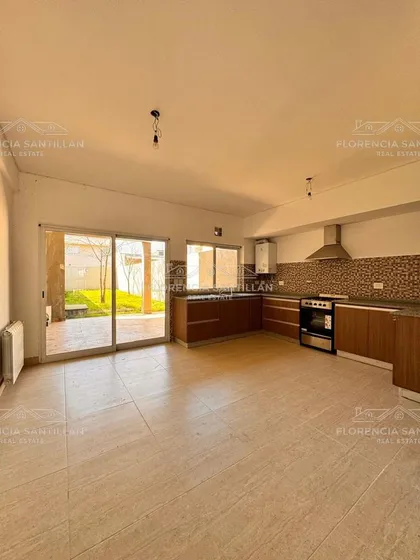 Departamento  4 Ambientes Con Cochera En Venta En Llavallol, Lomas De Zamora, G.b.a. Zona Sur