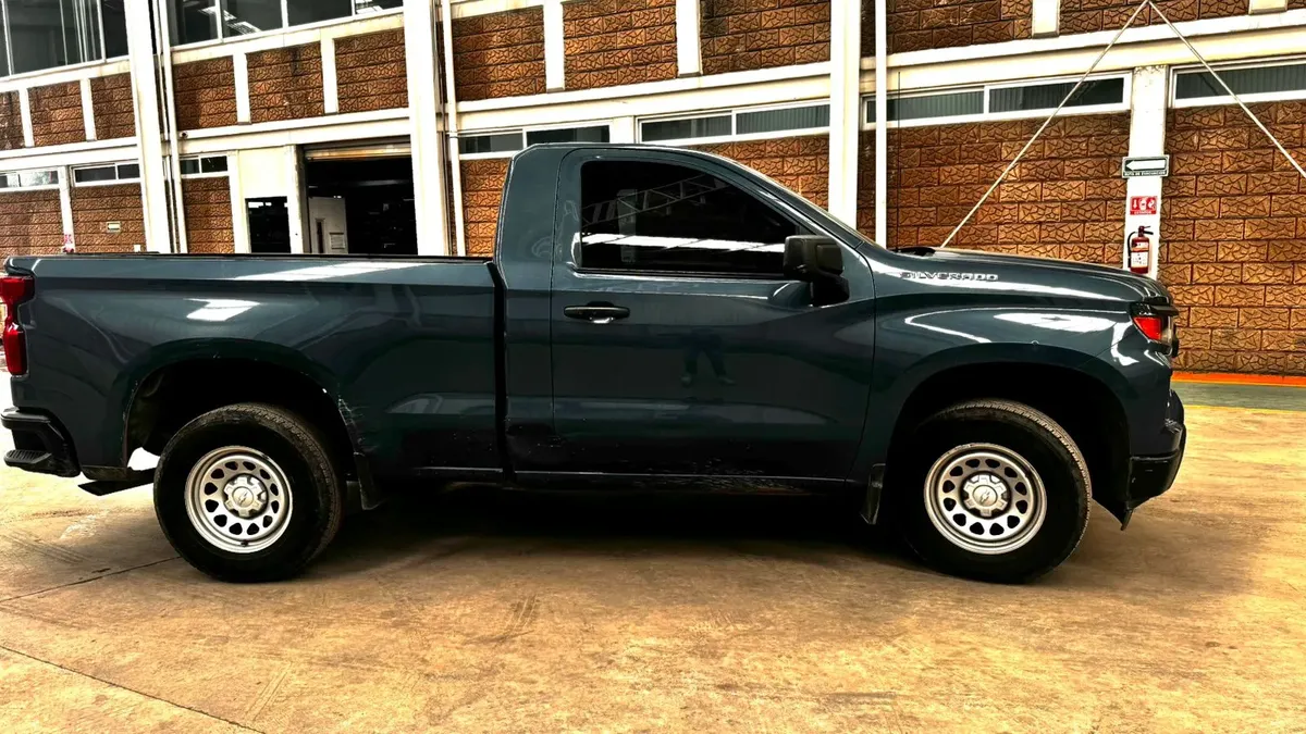 Chevrolet Silverado 2024 5.3 V8 Cabina Regular 4x2 At