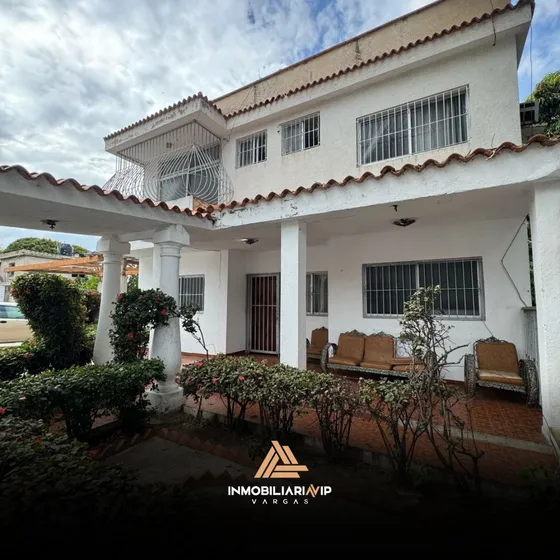 Te Ofrecemos Amplia Quinta 2 Niveles Ubicada En Palmareste - Estado La Guaira Ref 005 - 420
