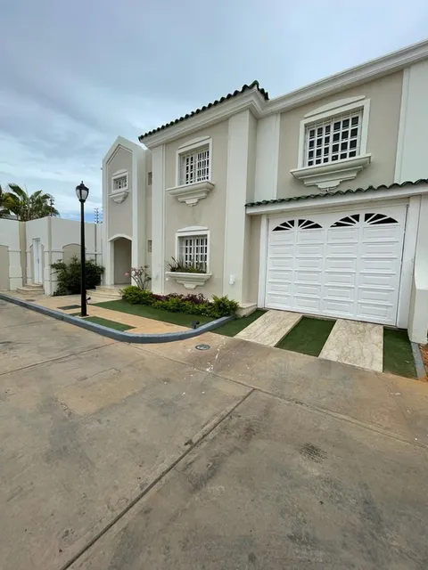Cv-1481 Zona Norte Townhouse Villa Oasis Garden Avenida Fuerzas Armadas