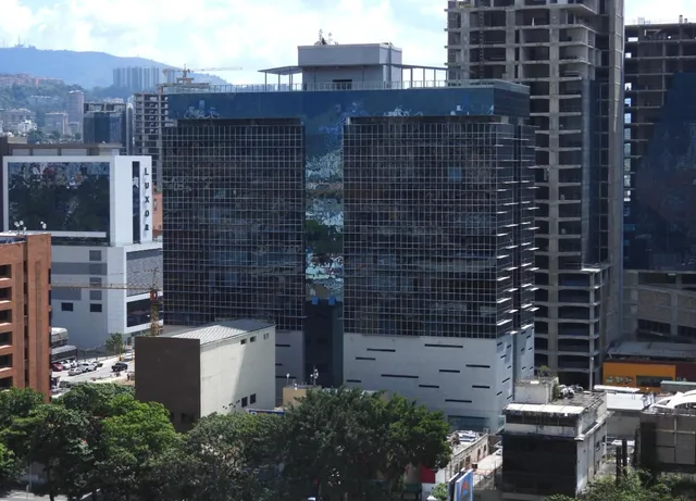 Oficina En Alquiler En Las Mercedes, En Torre Nueva 134²