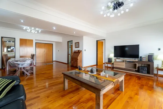 Venta Departamento 5 Ambientes En Caseros