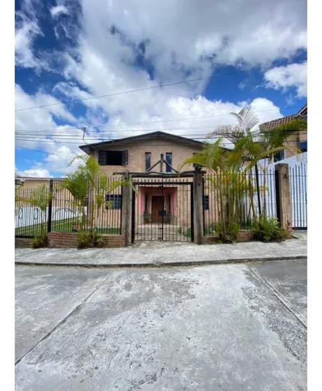 Vendo Casa 260m2 4h/4b/5p Altos De Los Guayabitos 0552