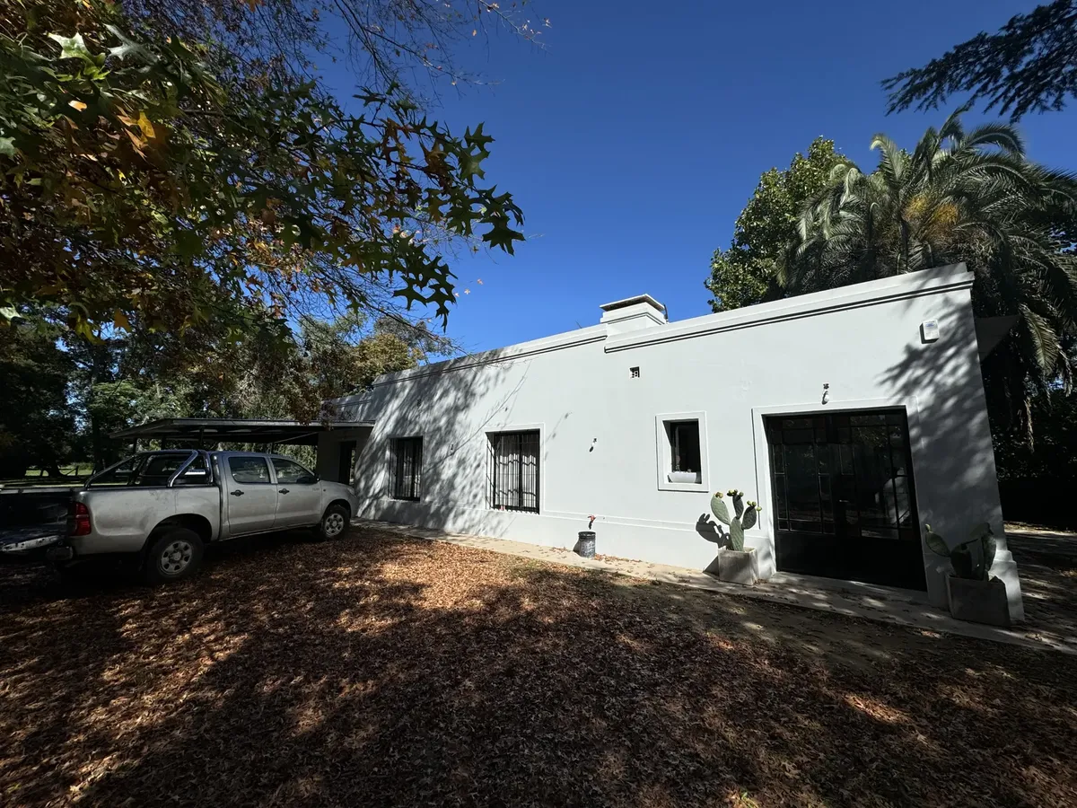 Casa Quinta En Lobos Para Ocho Personas, Tres Habitaciones Y Dos Baños Completos