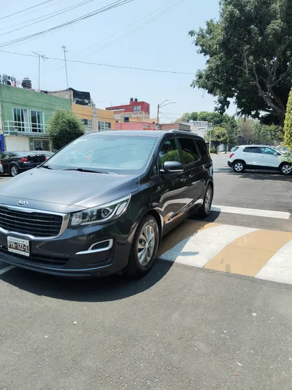 Kia Sedona 2.0 Lx At