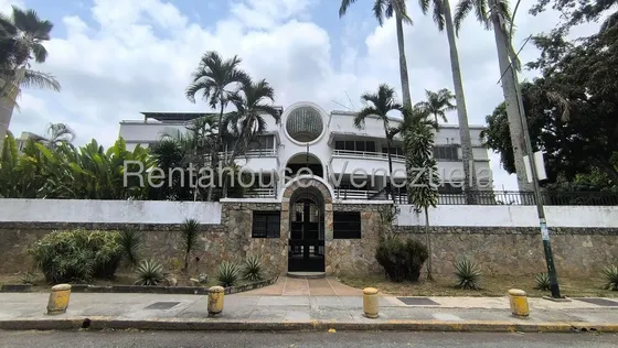 Amplio Apartamento En Venta, Urb. Alta Florida