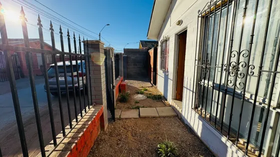 Se Vende Casa 3 Dormitorios 1 Baño, Amplio Terreno 
