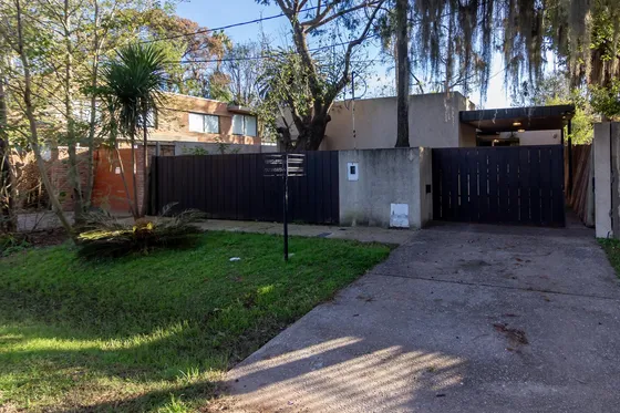 Venta De Casa En Barrio Los Troncos Funes
