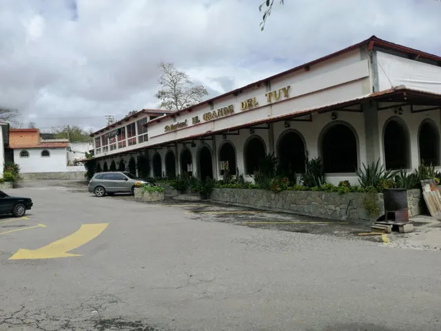 Charallave/local Comercial/2150m2/2 Niveles/en Alquiler