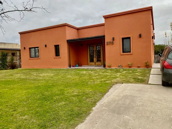 Venta Casa 4 Dormitorios El Cantón Con Cochera