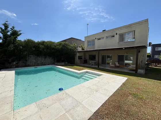 Casa En  Alquiler Temporal En Vila Marina I , Villanueva